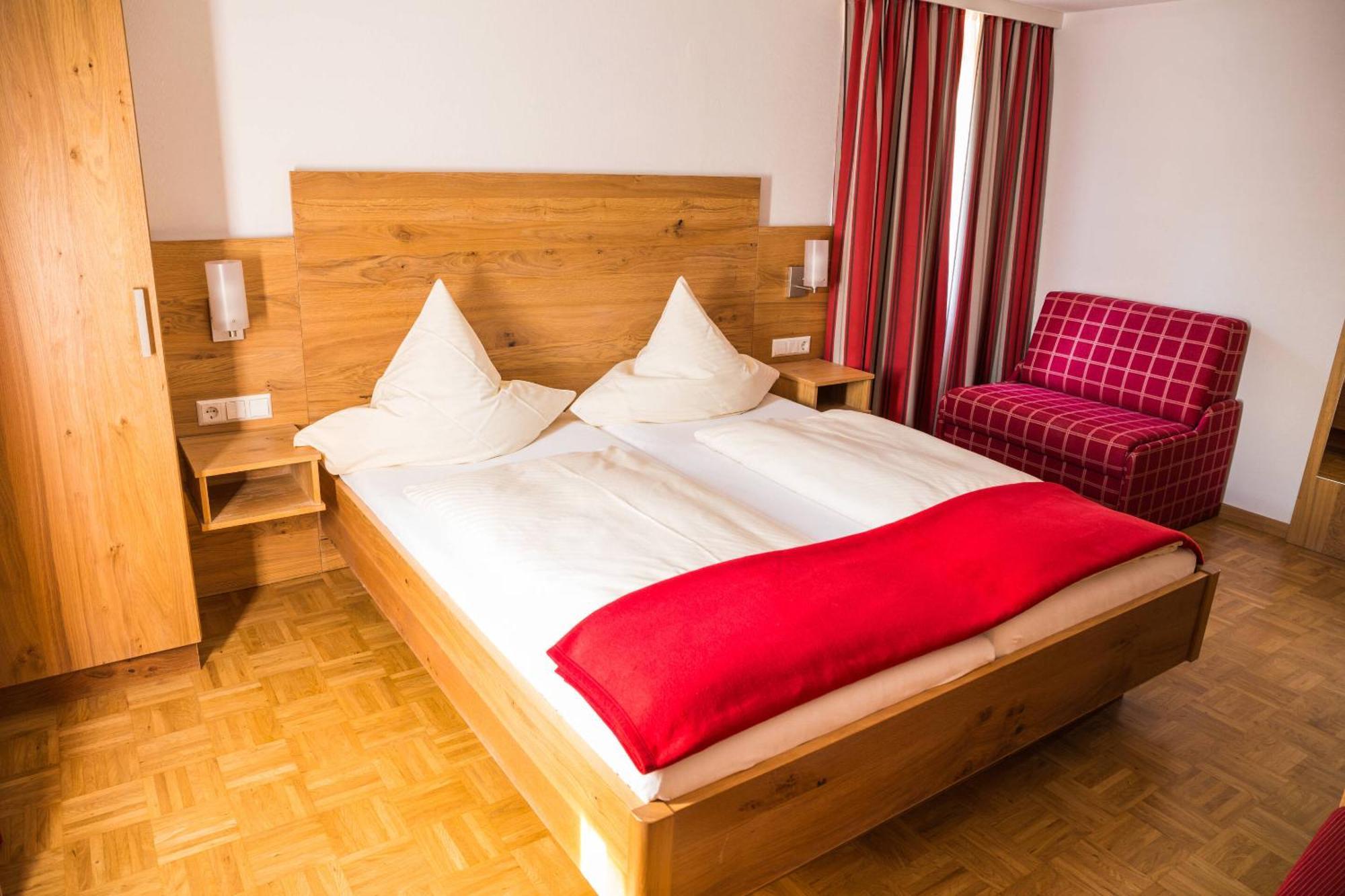 Landgasthaus Zur Linde, Neusatz Бюхль Экстерьер фото